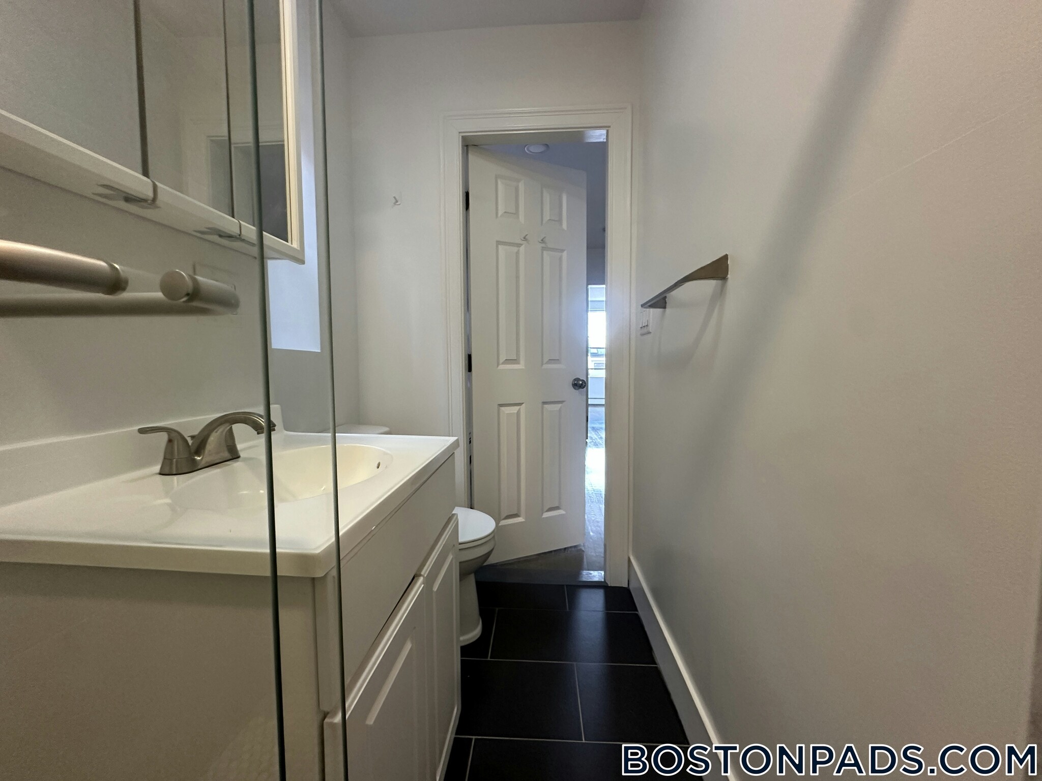 Building Photo - 44 Joy St