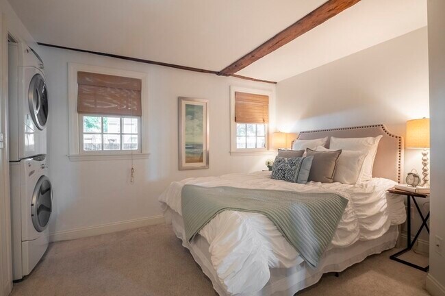 Building Photo - 4 Blaney St