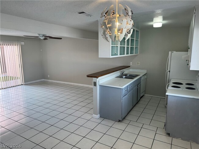 Building Photo - 2158 E Desert Inn Rd