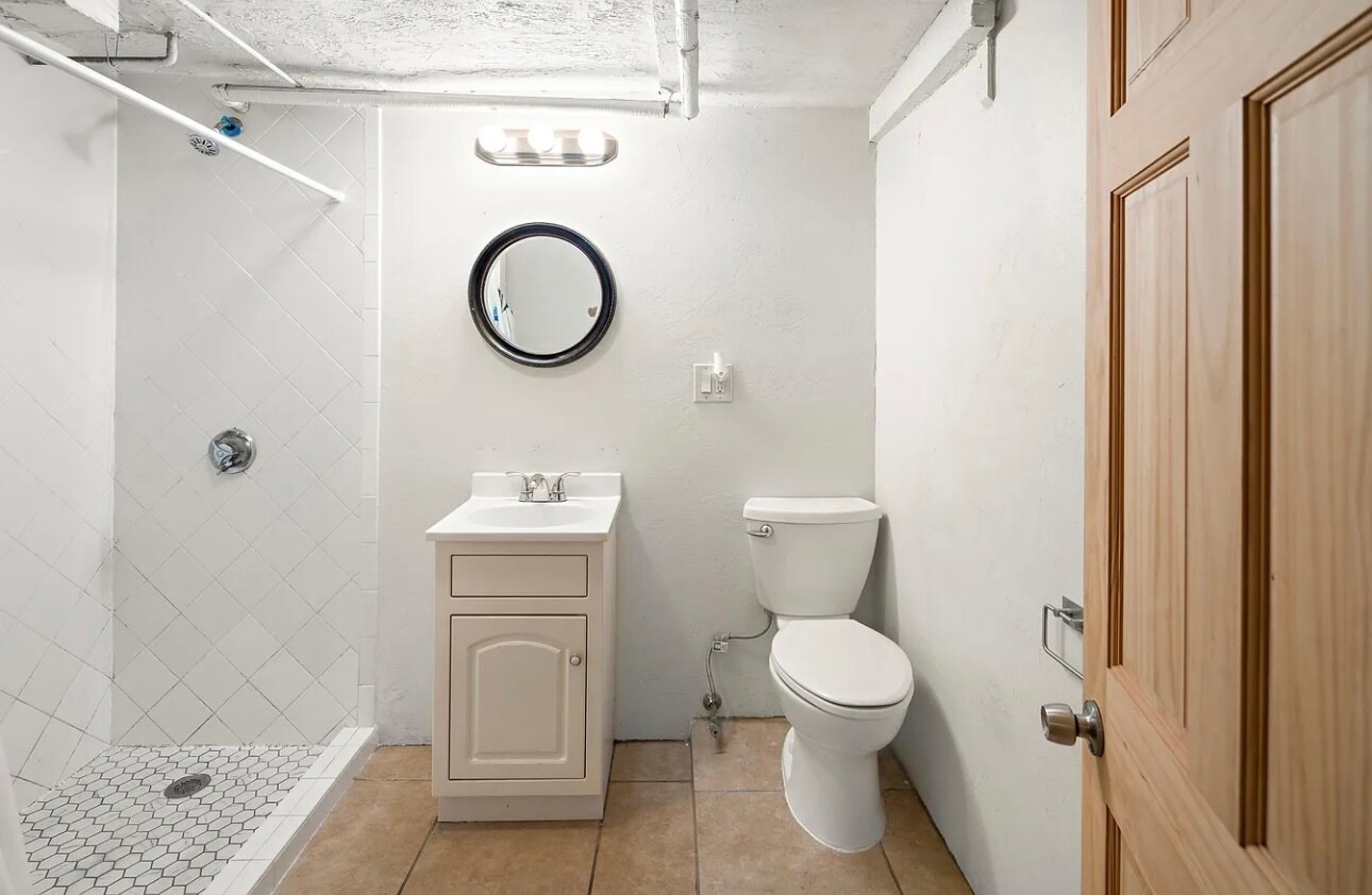 Building Photo - 65 Pleasant St