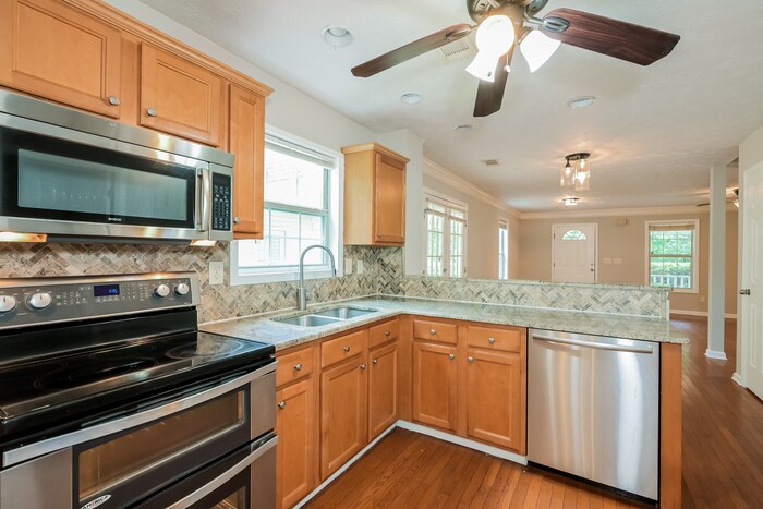 Building Photo - 2898 Zingara Rd NE