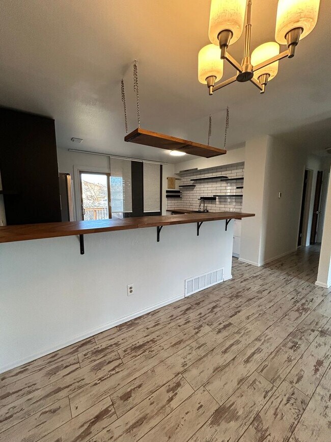 Building Photo - Stunning 4 BR/2 BA Morrison Home!!