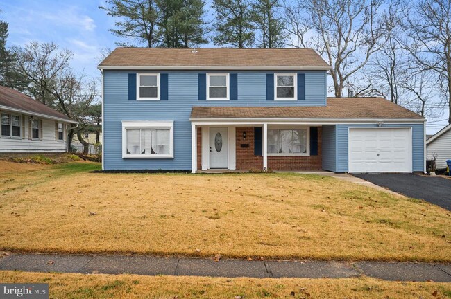 Primary Photo - 16 Barrington Ln