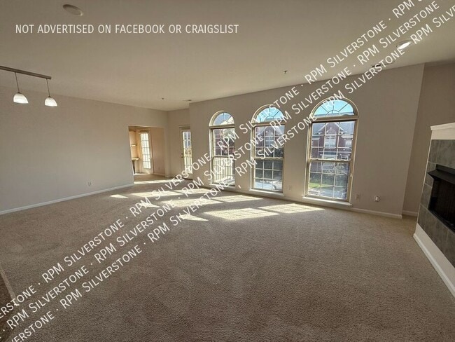 Building Photo - 3255 Camden Dr