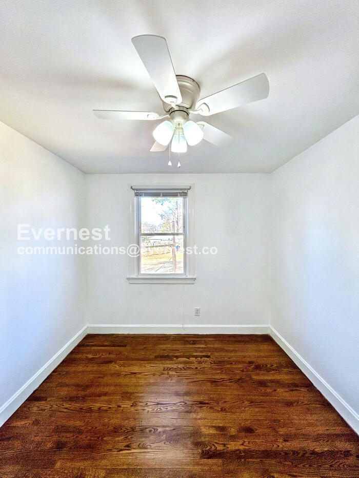 Building Photo - 8282 Wonderland Ln