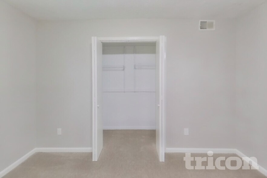 Building Photo - 1731 Hidden Acres Dr SW