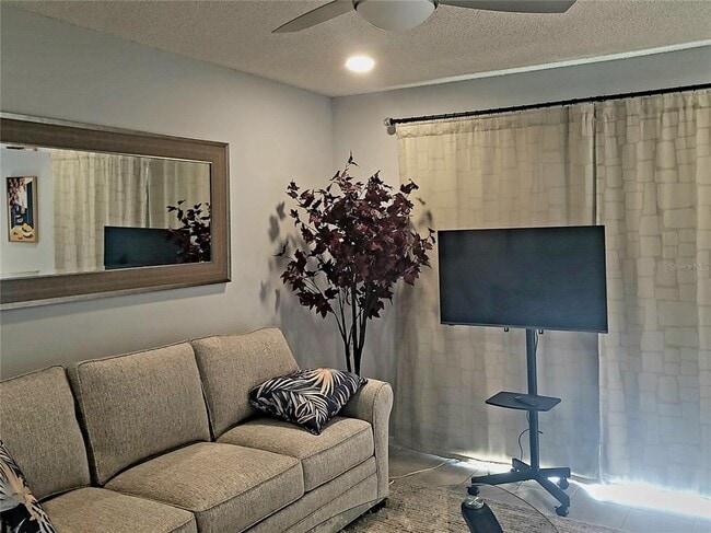 Building Photo - 4215 E Bay Dr