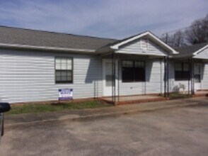 Building Photo - 1823 India Hook Rd