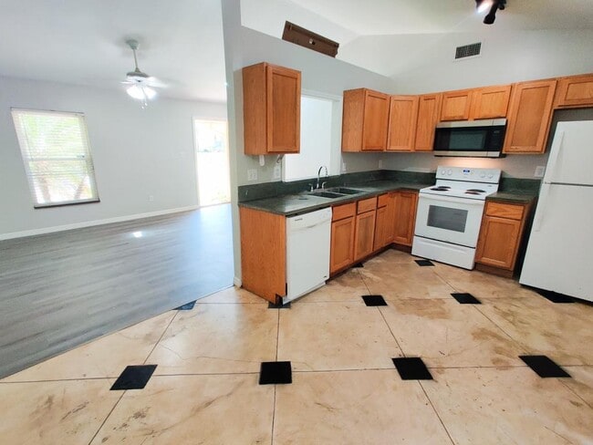 Building Photo - 51 St Johanna Dr