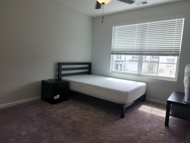 Building Photo - 405 Eclipse Ln