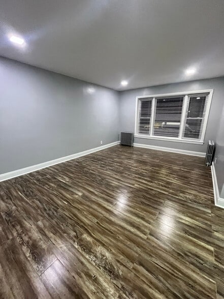 Building Photo - 194 Park Ave