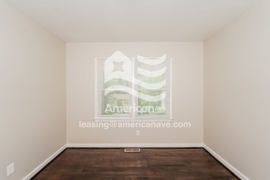 Building Photo - 905 Charles Cir