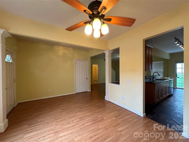 Building Photo - 6954 Beverly Springs Dr