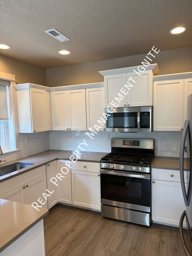 Building Photo - 2569 NW Spruce Pl
