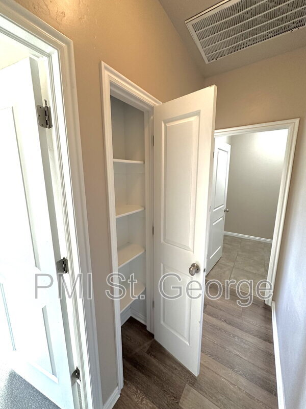 Building Photo - 508 N 2480 W