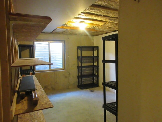 Building Photo - Move-In Bonus!!! 5 bedroom, 3 bath Single Family Home