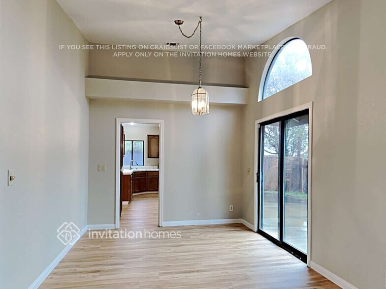 Building Photo - 8821 Somershire Way