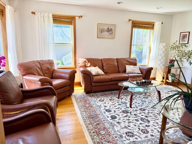 Building Photo - Meticulously Maintained 3BD/2.5BA Home in Quiet Westbrook Neighborhood!