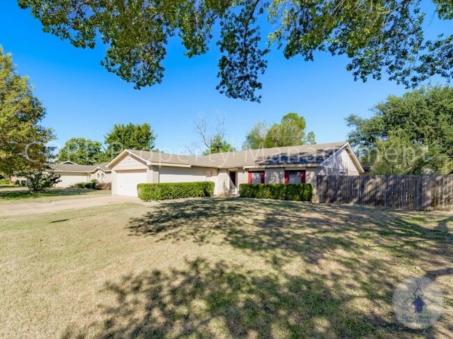 Building Photo - 1905 San Saba Ln