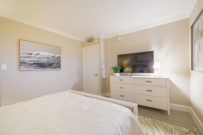 Building Photo - 601 N Ocean Blvd