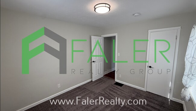 Building Photo - Show-stopping rental available!
