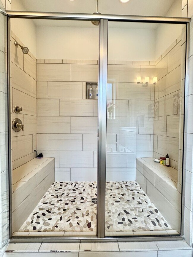 Building Photo - 4 Bedroom Home with Office in Walking Distance to Schools