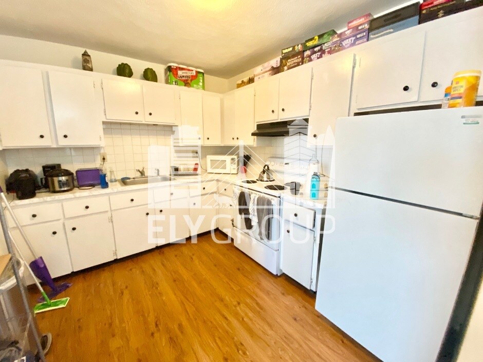 Building Photo - 8 Medford St