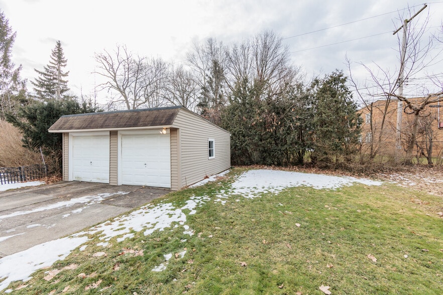 Building Photo - 4040 Ardmore Rd
