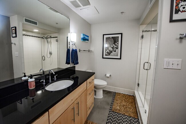 Building Photo - Authentically Cool Downtown Austin Condo | Walk Everywhere | Fully Furnished