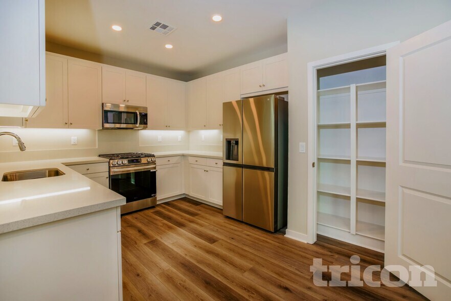 Building Photo - 31662 Luther Dr