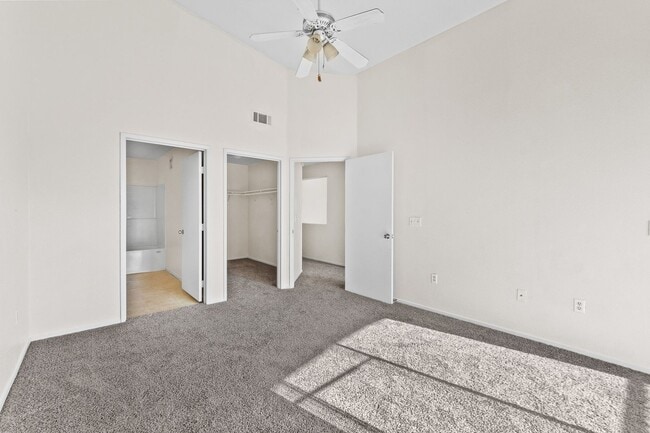 Building Photo - 2nd Floor Condo in a Gated Northeast Commu...