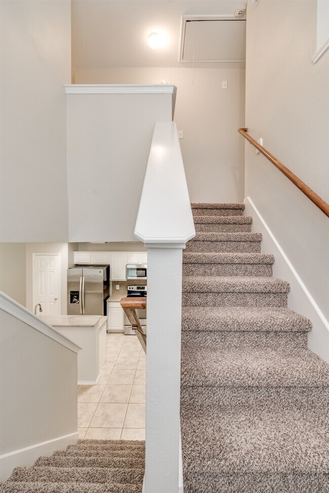 Building Photo - 6 Yarrow Ct