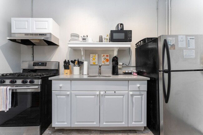 Building Photo - 304 Power St