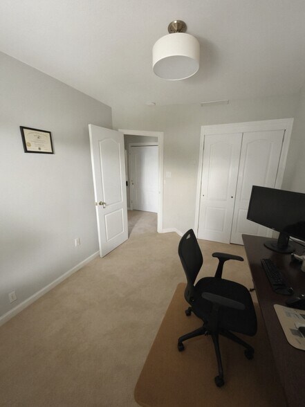 Building Photo - 680 Freedom Dr