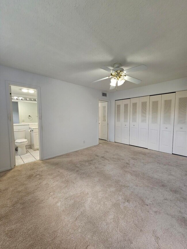 Building Photo - 105 Windsor E