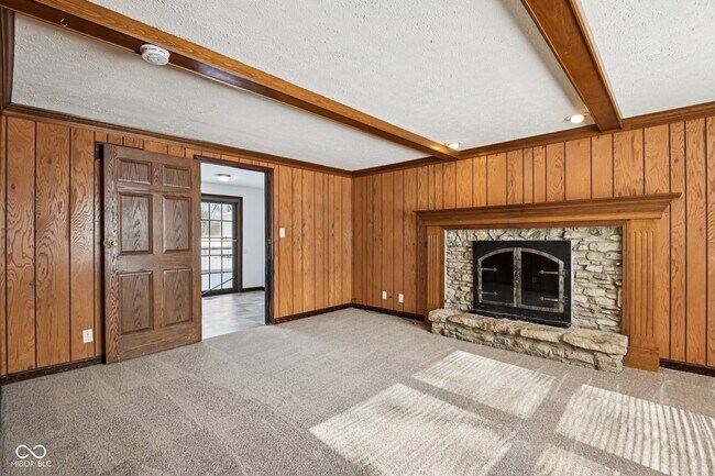 Building Photo - 218 W Main St