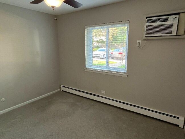 Building Photo - 801 S Dwyer Ave