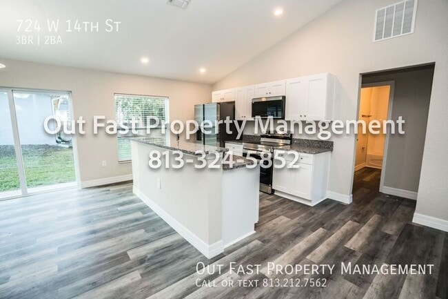 Building Photo - 724 W 14th St