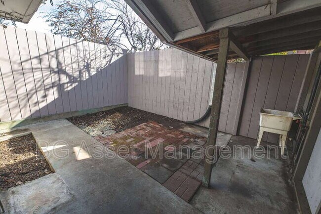 Building Photo - 1426 48th Ave