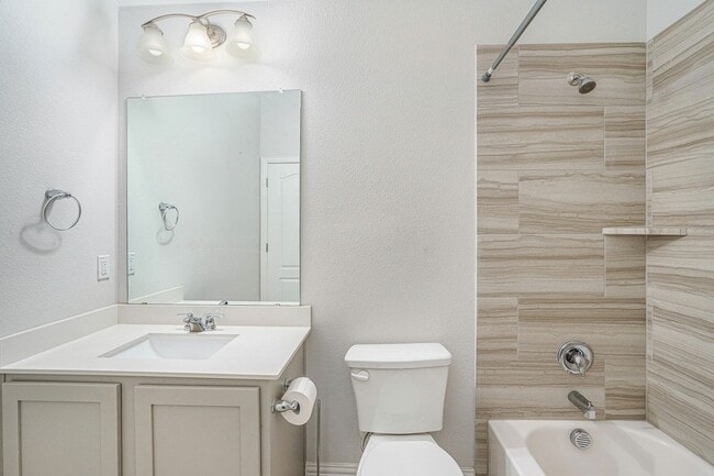 Building Photo - 2805 Chestnut Ln