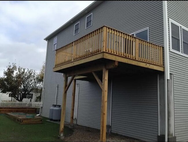Building Photo - 18 Ormerod Ave