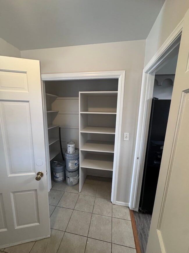 Building Photo - Midtown Tulsa 4 Bedroom Single Level Home!