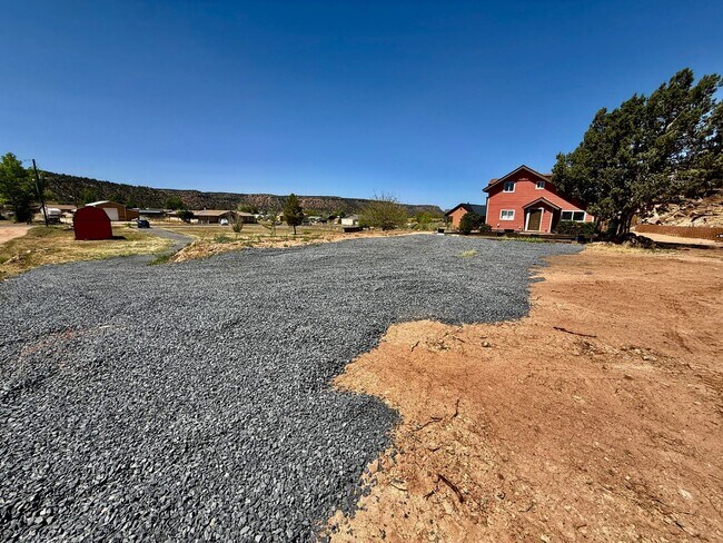 Building Photo - 4-BR Home with Horse Privileges in Apple Valley