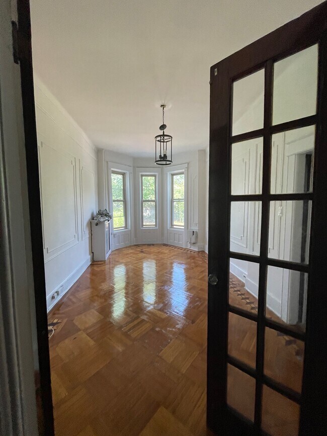 Building Photo - 555 Bay Ridge Pky