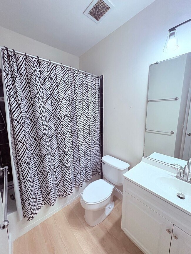 Building Photo - POTOMAC CLUB - TOWNHOUSE CONDO