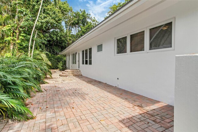 Building Photo - 1100 S Alhambra Cir