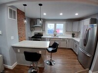 Building Photo - 17 Thomas St