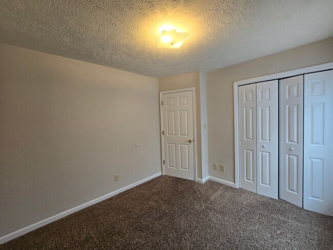 Building Photo - 6850 Shawcross Ln