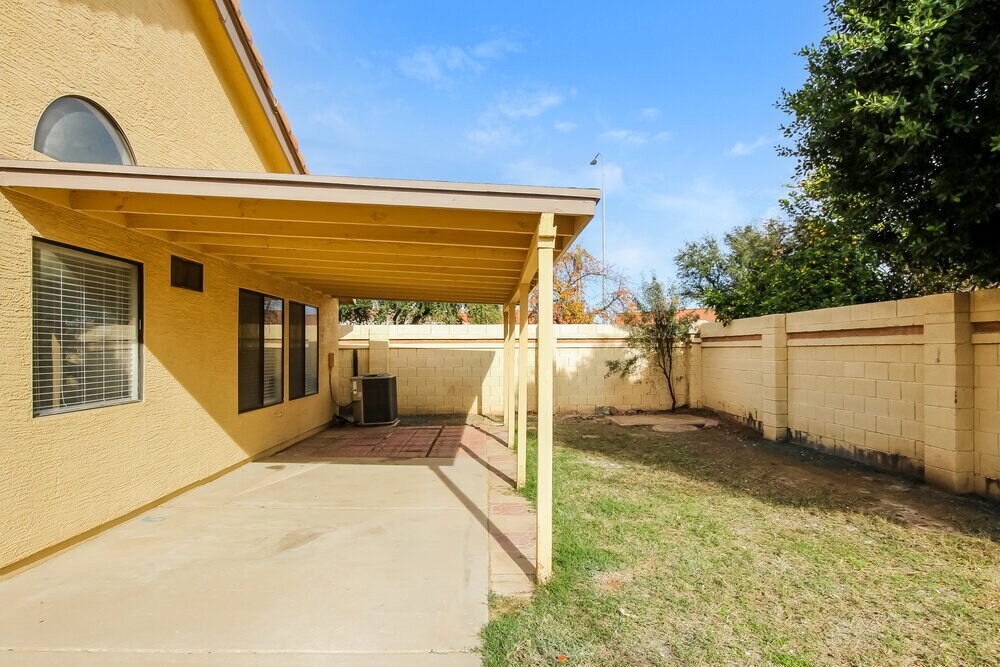 Building Photo - 10905 W Poinsettia Dr