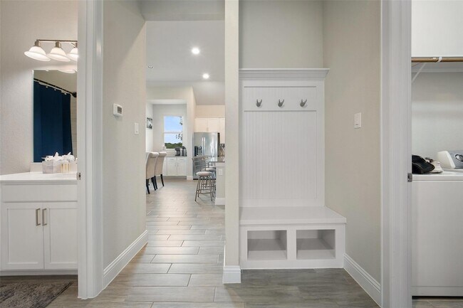 Building Photo - 127 Buteo St